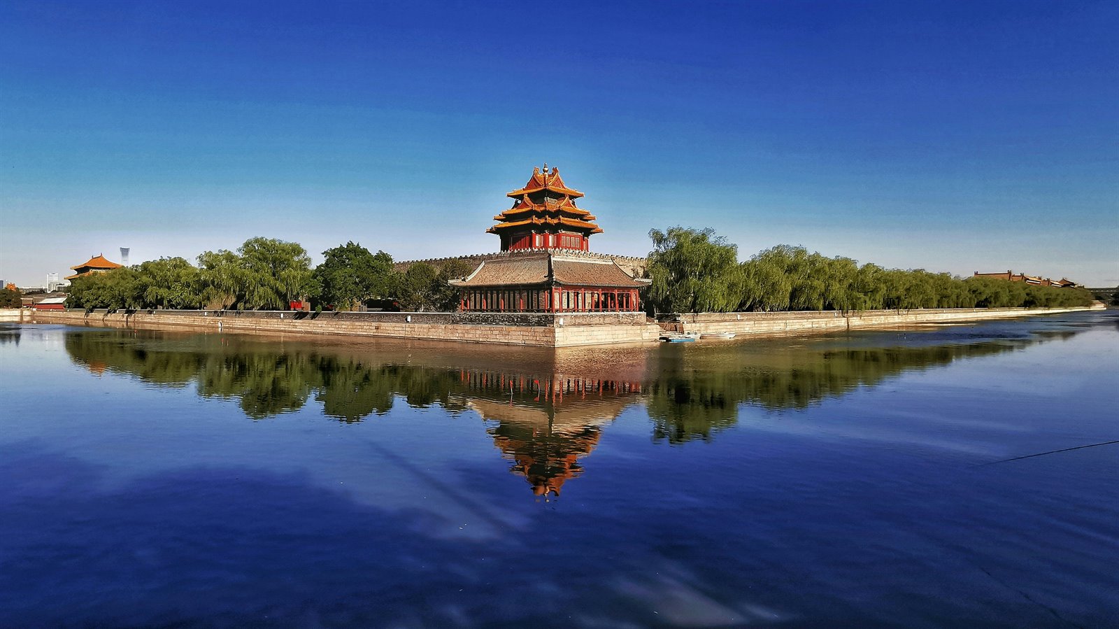 Happy travellers on a China tour